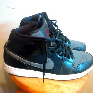 Winterized' Nike Air Jordan 1 Retro Mid SE Size: 13